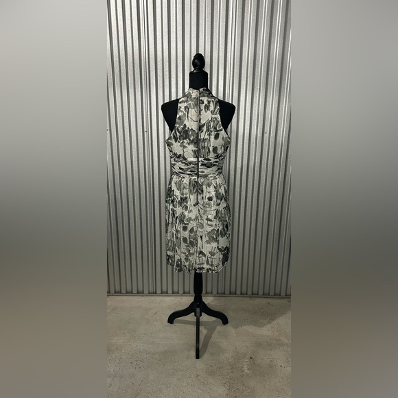 Women’s Andrew Marc New York Black White Floral Polyester Midi Dress Size 10 - Picture 2 of 6